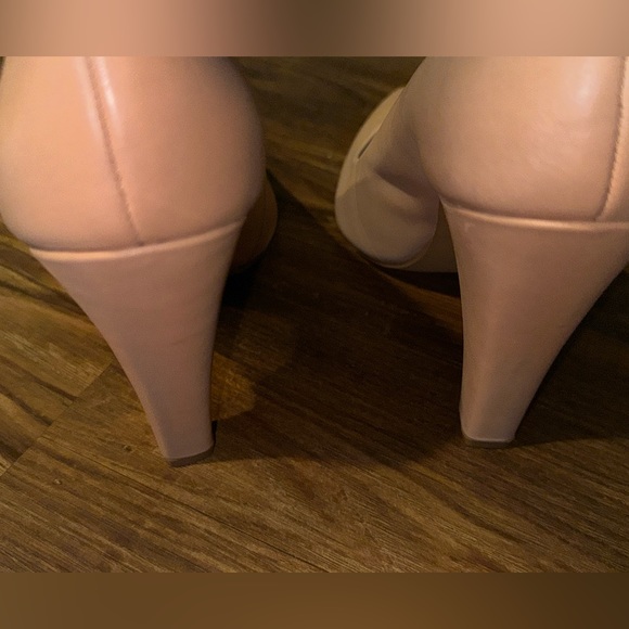 VINCE CAMUTO Tan Leather Heels Pumps size 9 - Picture 12 of 15